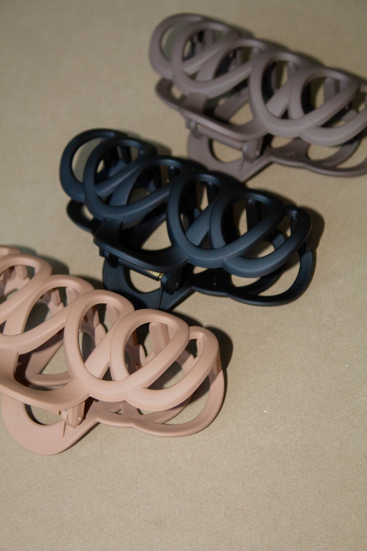 Matte Looped Claw Clip